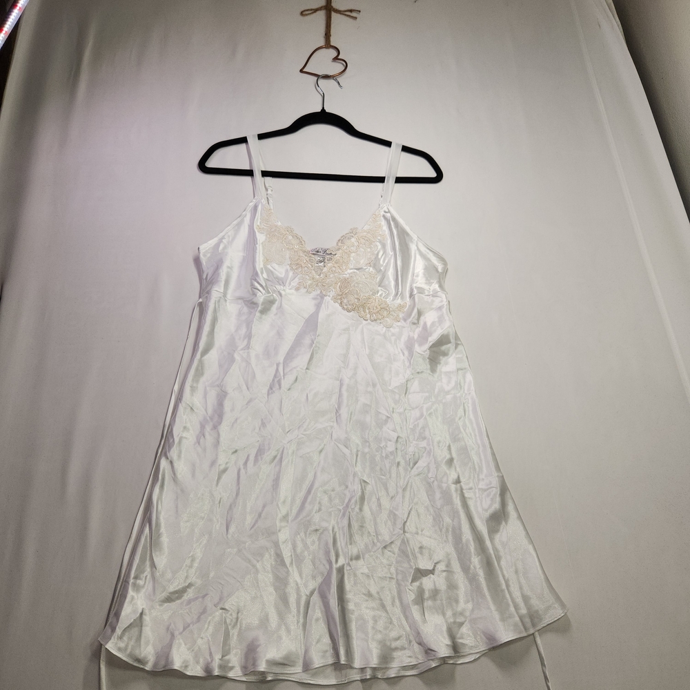 ⭐️NWT Linea Donatella Elegant White Lace Trim Lingerie Large Romantic Fairycore